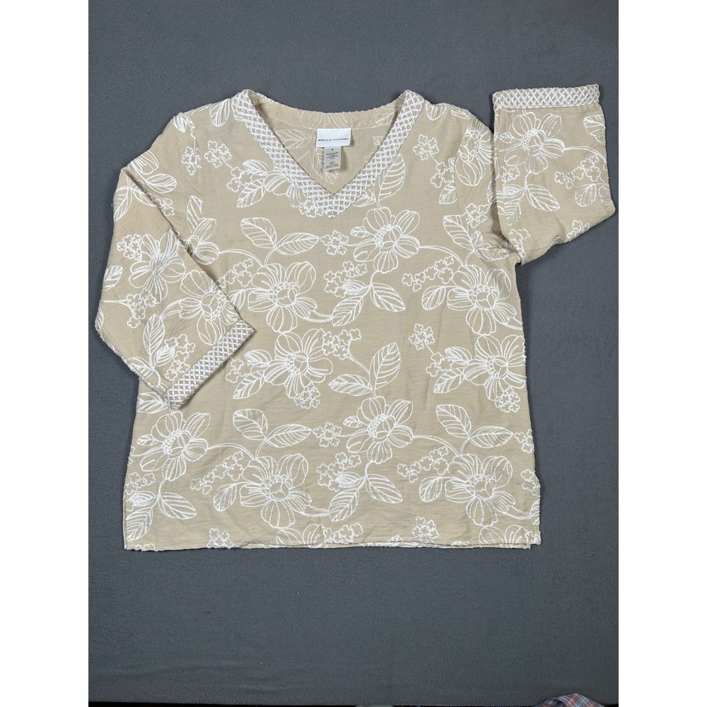 Alfred Dunner Top Womens S Tan Floral Embroidered V-Neck Lattice Trim Blouse